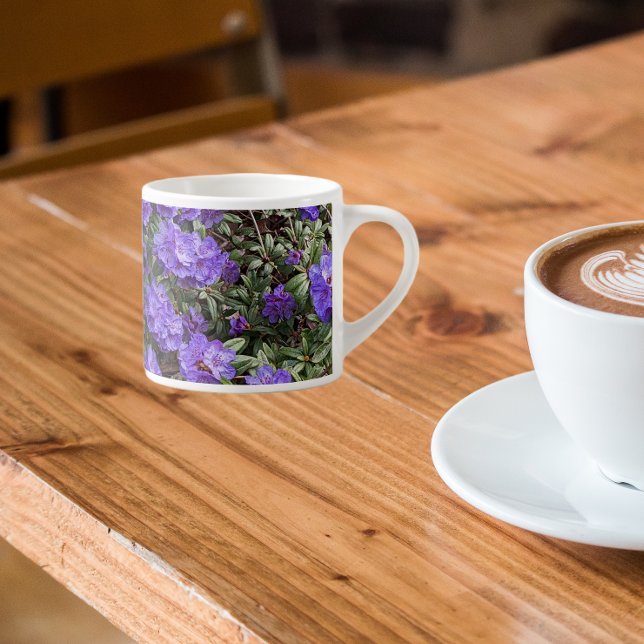 Tasse Expresso Rhododendron pourpre fleurit (In Situ)