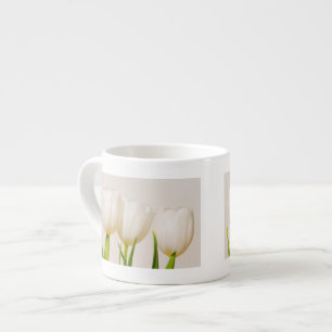 Tasse Expresso Tulipes blanches sur fond blanc,