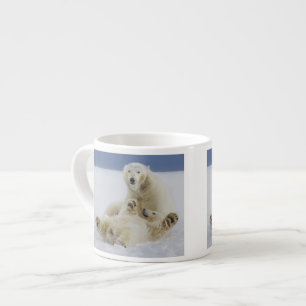 Tasse Expresso Un ours polaire féminin et son petit jouent dans l