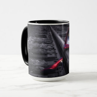 Tasse Faisant à vos propres voies le chemin de fer rouge