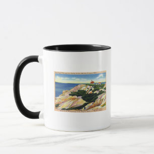Tasse Falaises principales gaies et vue de station de
