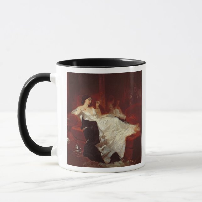Tasse Femme sur un sofa rouge (Gauche)