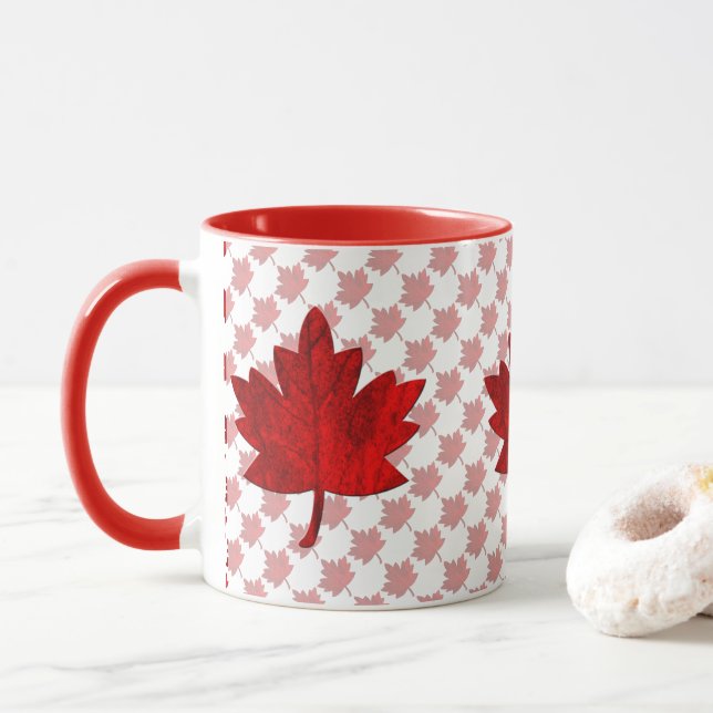 Tasse Feuille d'érable du Canada par Shirley Taylor (Avec donut)