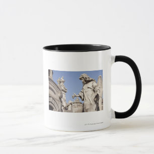 Tasse Fin de statue d'angle dans le cimetière de
