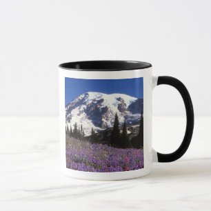 Tasse fleurs sauvages estivales au pied du mont Rainier,
