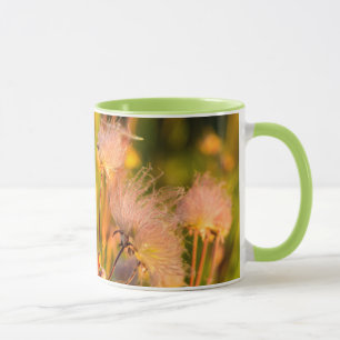 Tasse Fleurs sauvages Prairie Smoke dans un bosquet de t