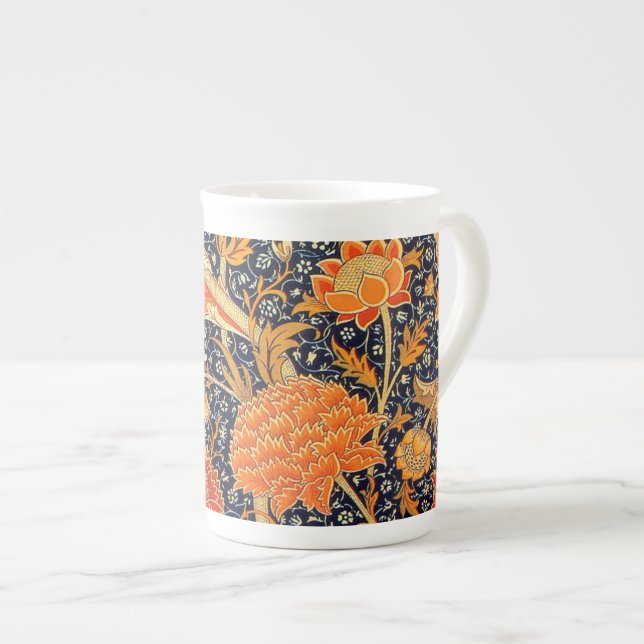 Tasse florale de porcelaine tendre de William (Devant droit)