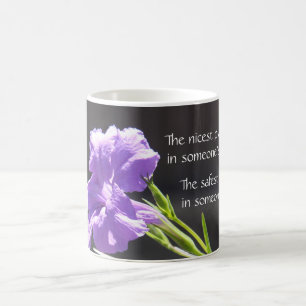 Tasse florale, stupéfiant d'être dans quelqu'un