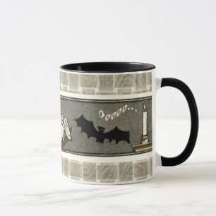 Tasse foncée et orageuse de nuit