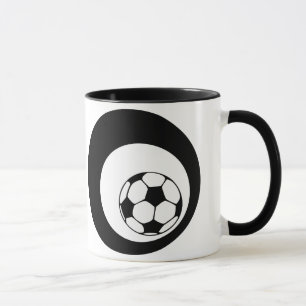 Tasse football. cercles noirs.