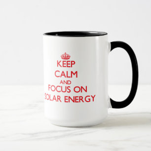 Tasse Gardez le calme et le foyer sur l'énergie solaire