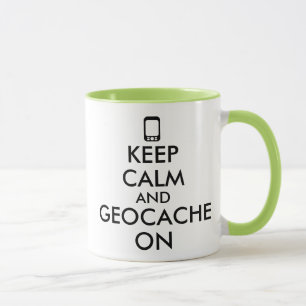 Tasse Gardez le calme et le Geocache sur la coutume de