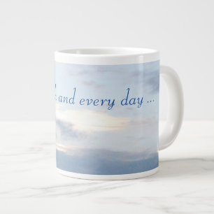 Tasse Géante Ciel Bleu Avec Nuages