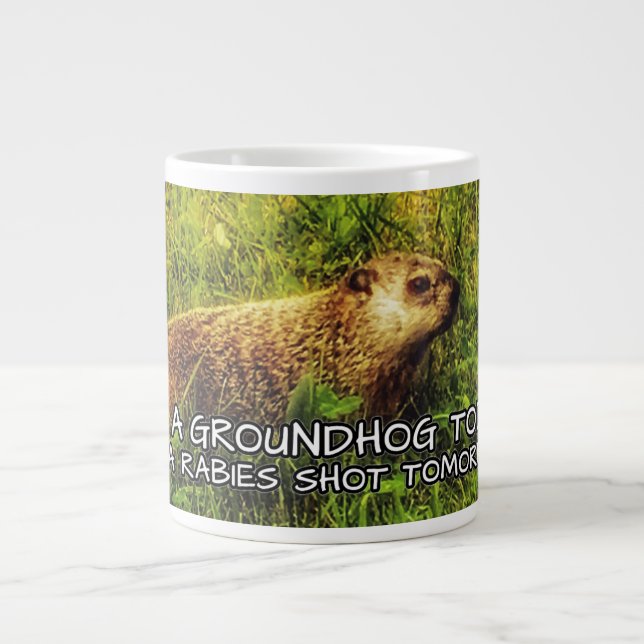 Tasse Géante Étreignez un groundhog aujourd'hui. Attrapez une (Devant)