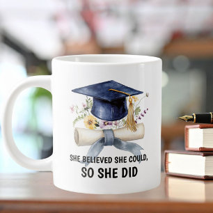 Tasse géante florale de remise de diplôme avec cit