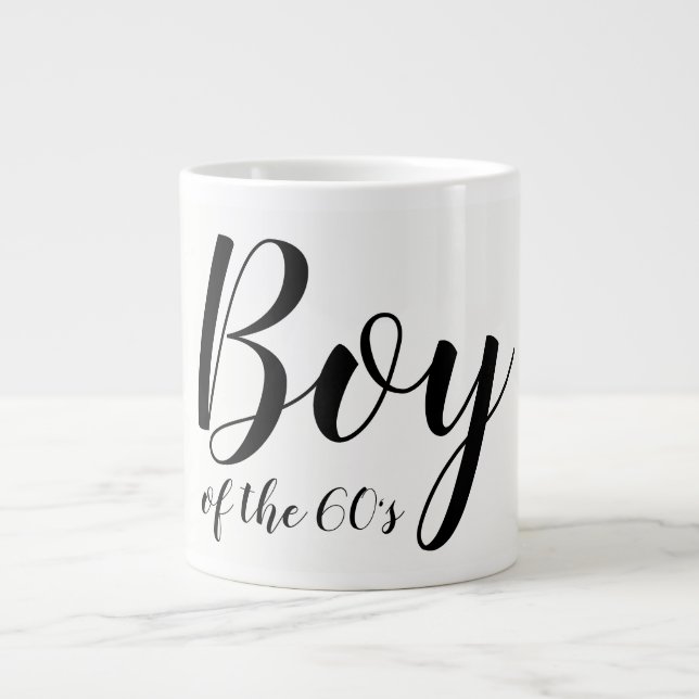 Tasse Géante Garçon des années 60 Élégante typographie 1960 (Devant)