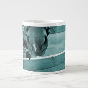 Tasse Géante museau de cheval avec le bleu de barrière de foin