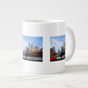 Tasse Géante PA de Pittsburgh - Train par le pont en St de