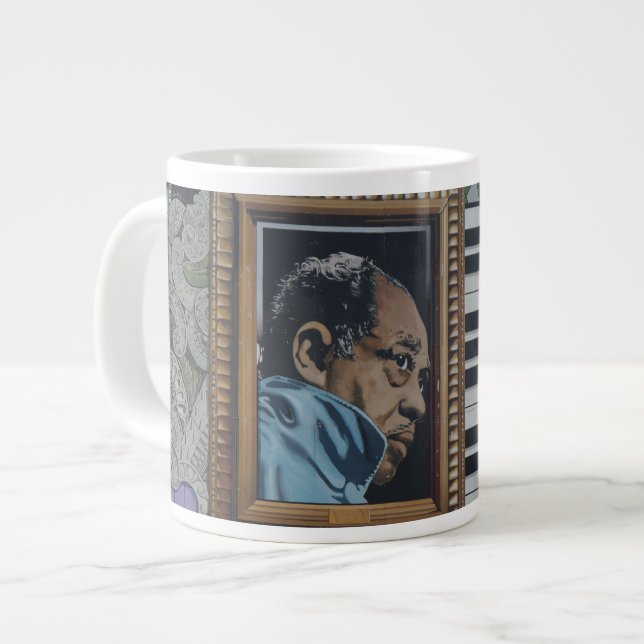 Tasse Géante Peinture murale du mur de Duke Ellington, emblème  (Devant gauche)
