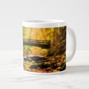 Tasse Géante Pont en bois et crique dans l'automne