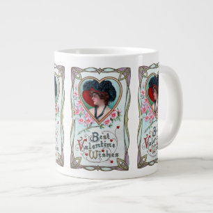 Tasse Géante Saint Valentin vintage, une femme élégante dans un
