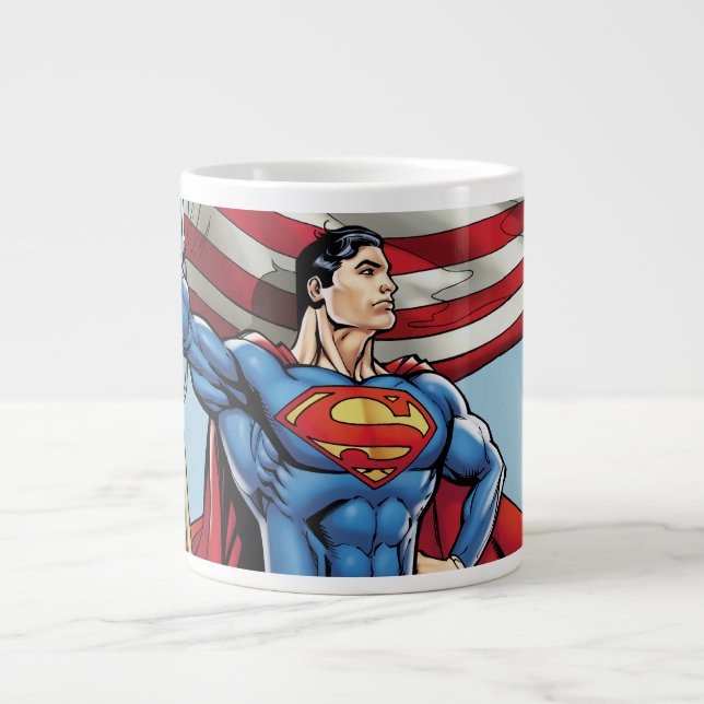 Tasse Géante Superman tenant le drapeau américain (Devant)