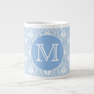 Tasse Géante Votre Lettre, Monogramme. Motif Damas bleu pâle.
