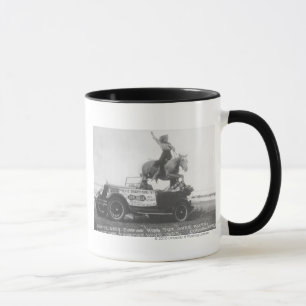 Tasse Gris mignon sautant son cheval