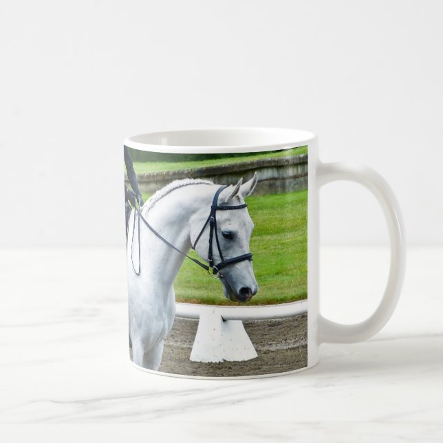 Tasse grise II de cheval de dressage (Droite)