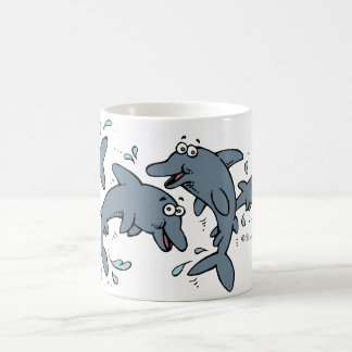 Tasse heureuse de dauphin