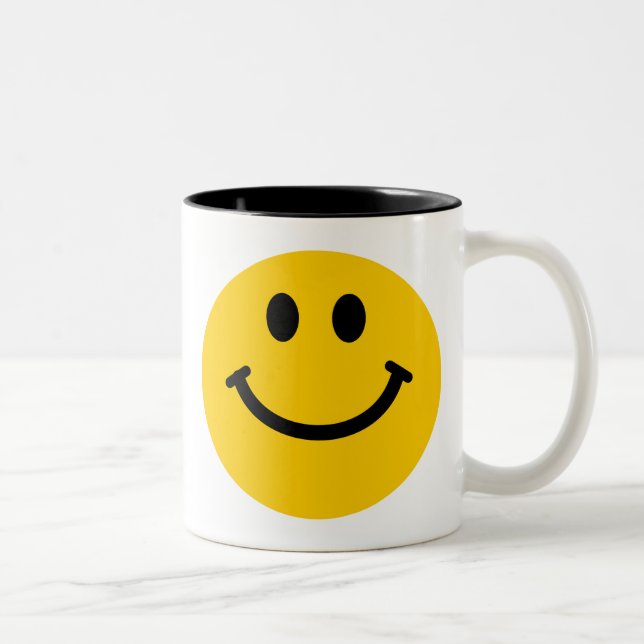 Tasse heureuse jaune de visage (Droit)