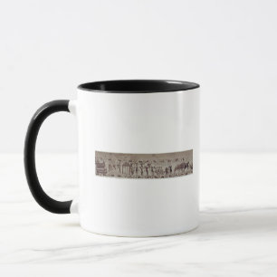 Tasse Hommes portant des bras aux bateaux et tirant a
