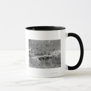 Tasse Hommes sur des casquettes de vague et de bout de