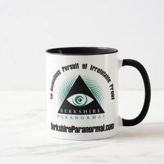 Tasse implacable de poursuite de groupe paranormal
