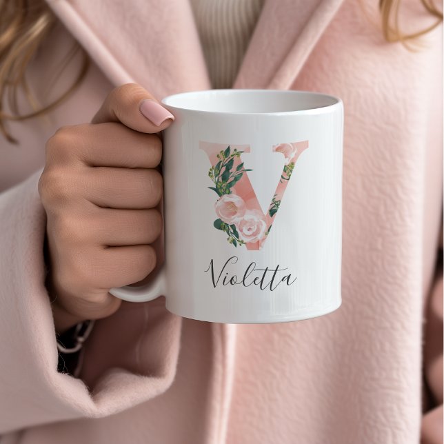 Tasse initiale à l'aquarelle florale - V (Créateur téléchargé)