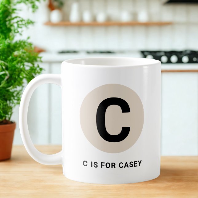Tasse initiale moderne – Design “C est pour [Nom]” (Créateur téléchargé)