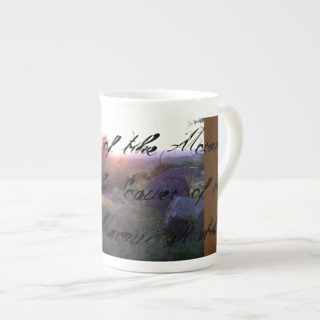 Tasse inspirée de porcelaine tendre (Devant droit)