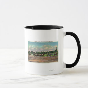 Tasse Jockeys Finissant la course de chevaux sur la pist