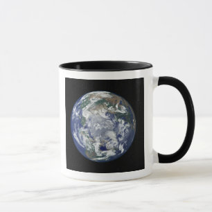 Tasse La terre entièrement allumée portée sur le Pôl