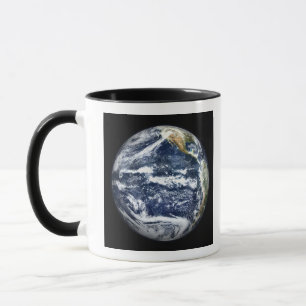 Tasse La vue de la pleine terre a centré au-dessus d'OC
