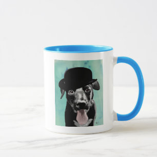 Tasse Labrador noir dans le casquette de lanceur