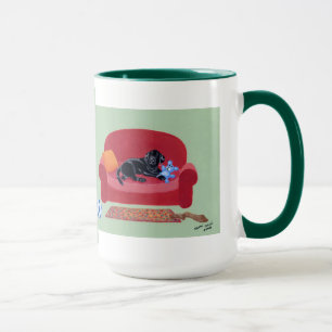 Tasse Labrador noir sur la peinture rose de divan