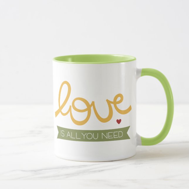 Tasse l'amour est tout que vous avez besoin (Droite)