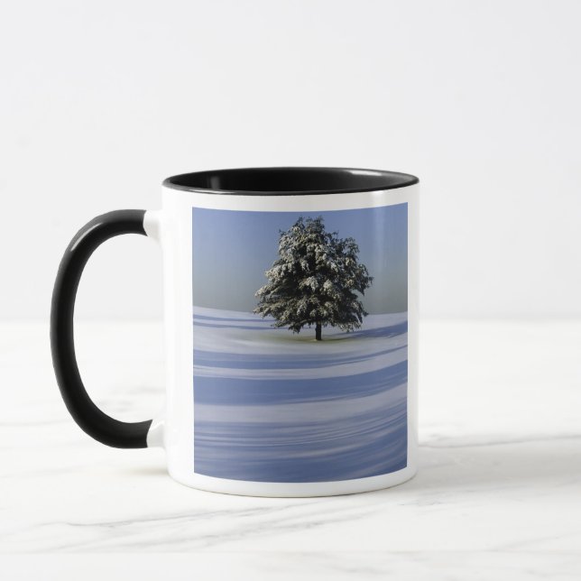 Tasse L'arbre dans la neige a couvert le paysage (Gauche)