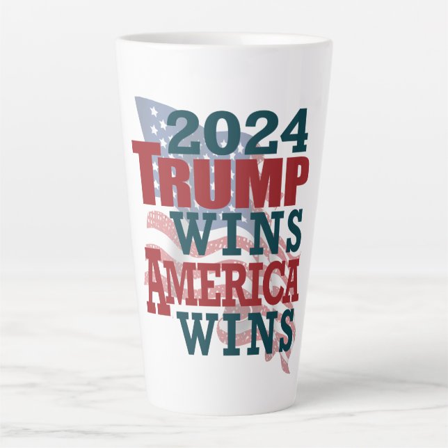 Tasse Latte 2024 Trump gagne - l'Amérique gagne (Devant)