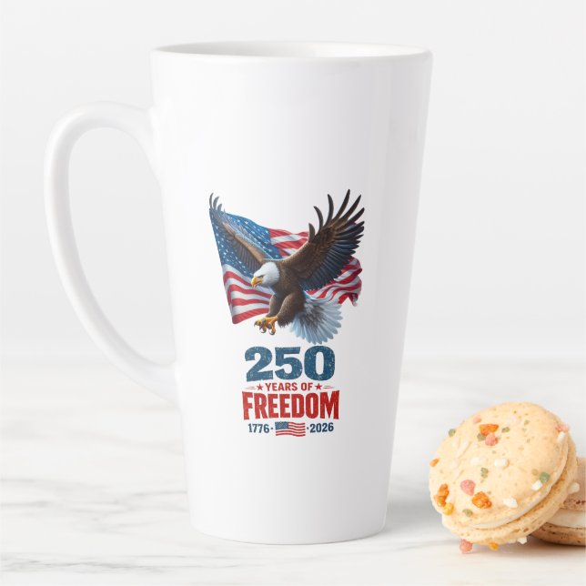 Tasse Latte 250 Ans de Liberté Aigle Patriotique Drapeau Améri (En situation)
