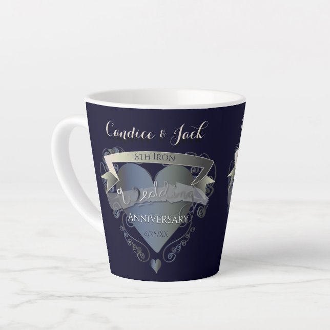 Tasse Latte 6e anniversaire du Mariage Emblème du coeur de fer (Angle gauche)