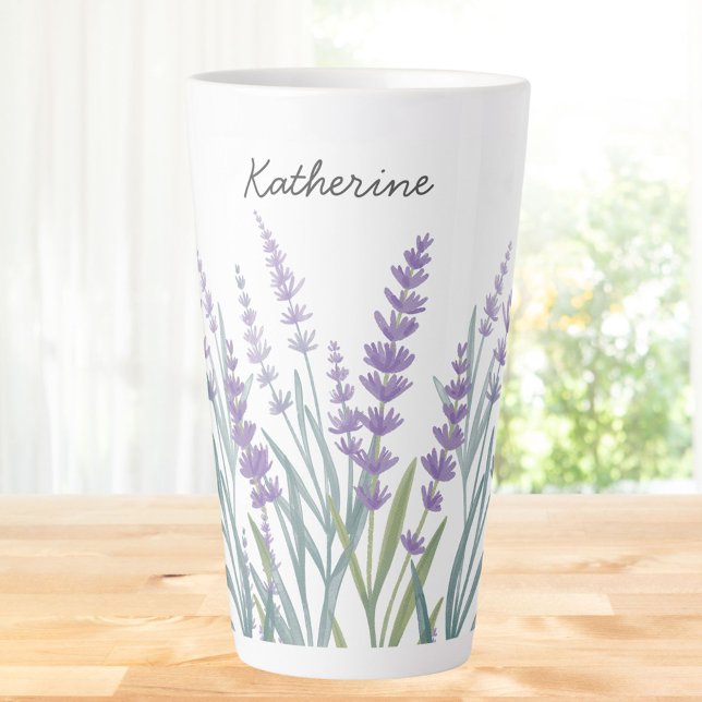 Tasse Latte Aquarelle de lavande violette monogramme (In situ)