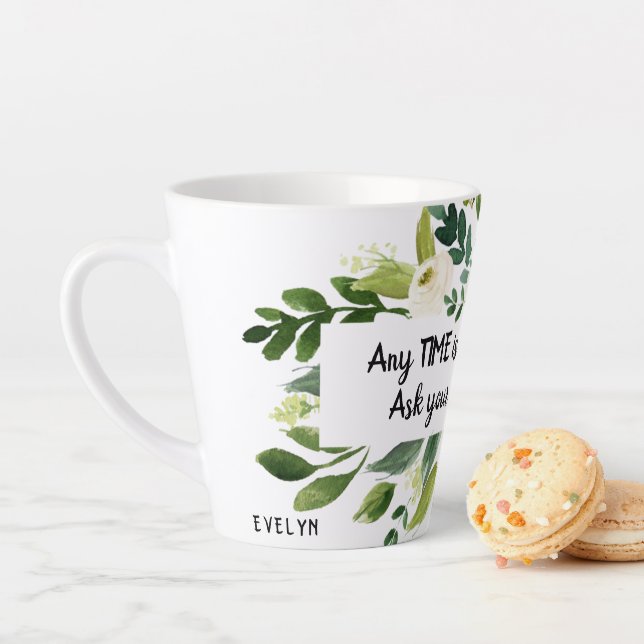 Tasse Latte Aquarelle Fleurs blanches Coffre de café Monogramm (En situation)