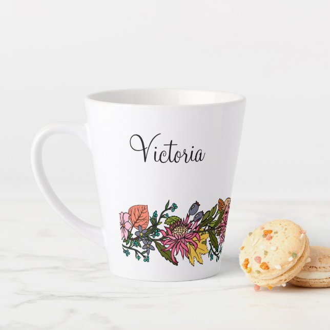 Tasse Latte Automne joli modèle dessiné fleurs d'aster et feui (En situation)